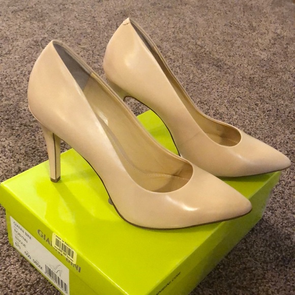 Like New Gianni Bini Robynn Bisque Pupms - Picture 3 of 4